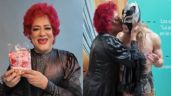 Foto ilustrativa de la nota titulada: ¡Llegó Cupido! Pimpinela reparte besos y paletas a luchadores de AAA por el 14 de febrero | VIDEO