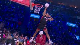 Foto que representa a ¡Keshad Johnson puede volar! Gana el Concurso de Clavadas del NBA All-Star 2026 | VIDEO