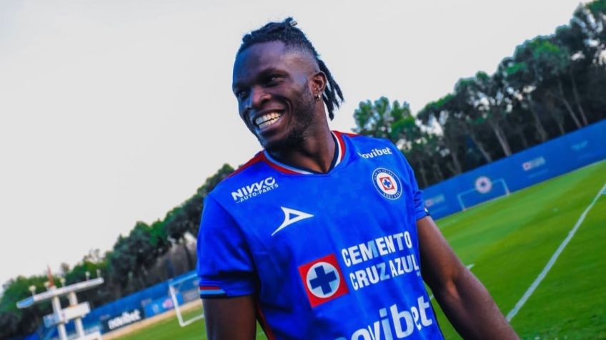 Christian Ebere, presentado con Cruz Azul; advierte que buscará “ser campeón” con La Máquina