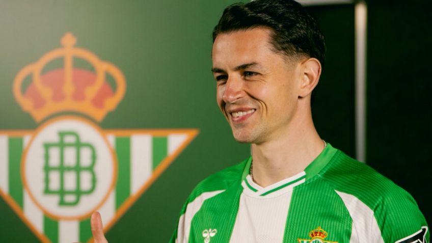 Álvaro Fidalgo y su tierno gesto con un pequeño fan del Real Betis: le regaló su jersey | VIDEO