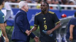 Foto que representa a Javier Aguirre desmiente molestias con Julián Quiñones en Selección Mexicana: “Es un buen chisme”