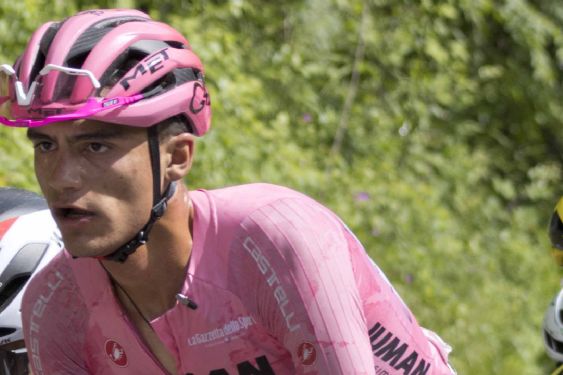 Foto de: Isaac del Toro se impone en la etapa 5 y asegura el liderato del UAE Tour