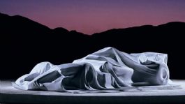 Foto que representa a Cadillac revelará monoplaza de Checo Pérez durante el Super Bowl LX: ¿a qué hora se presentará?