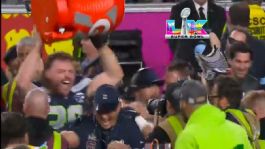 Foto que representa a Baño de campeón: Este fue el color de Gatorade que cayó sobre Mike MacDonald en el Super Bowl LX