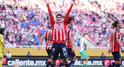 Hormiga González brilla con doblete para darle la victoria a Chivas ante Santos Laguna | VIDEO