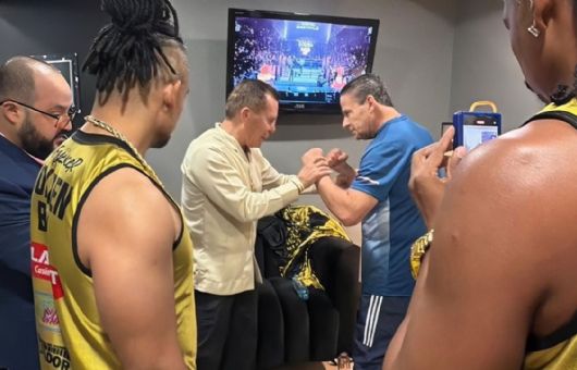 Ring Royale 2026: Julio César Chávez celebra a Alfredo Adame tras KO a Carlos Trejo | VIDEO