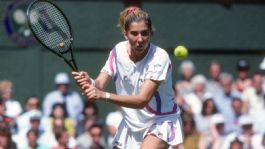 Foto que representa a Sobrevivió a un ataque cuando dominaba el tenis, pero volvió para brillar en el Salón de la Fama