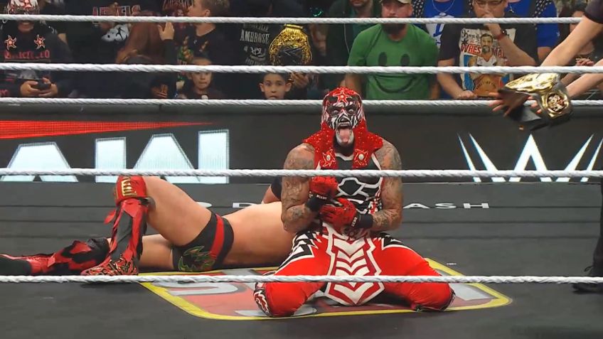 WWE: Penta retiene el Campeonato Intercontinental ante Dragon Lee en histórico duelo mexicano