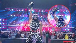 Foto que representa a Penta gana el Campeonato Intercontinental, su primer título en WWE, tras vencer a Dominik Mysterio
