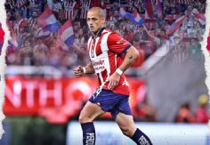 Foto ilustrativa de nota Chicharito Hernández llora al explicar su penal fallado con Chivas: "Lo siento mucho" | VIDEO