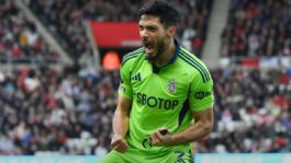 Foto que representa a Premier League: Raúl Jiménez dedica gol a su padre fallecido en triunfo del Fulham | VIDEO