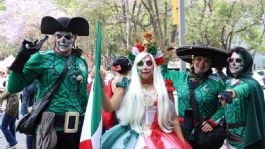 Foto que representa a Así se vivió el Desfile de Catrinas Mundialistas en CDMX, a 80 días del Mundial 2026 | VIDEO