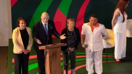 Foto que representa a Gianni Infantino reconoce a las pioneras del futbol femenil mexicano del Mundial 1971 | VIDEO