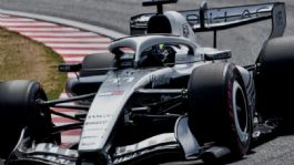 Foto que representa a GP de Japón 2026: Checo Pérez remonta posiciones y finaliza 17; Antonelli triunfa en Suzuka