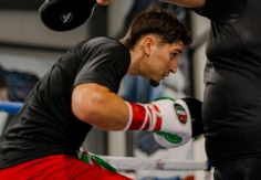 Foto ilustrativa de nota ¿Dónde ver la pelea Marco Verde vs Alexander Moreno? | Día, horario y canal de transmisión