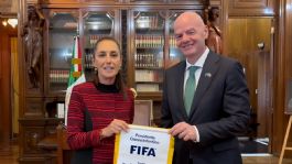 Foto que representa a Sheinbaum e Infantino, listos para el Mundial 2026 en México: "Esta inauguración va a ser histórica"