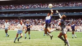 Foto que representa a La "Mano de Dios" y el Mundial que consagró a Maradona en la historia del futbol
