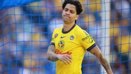 Foto que representa a América confirma grave lesión de Víctor Dávila; ¿cuántos meses estaría fuera?