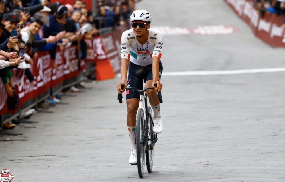 Isaac del Toro finaliza tercero en Strade Bianche 2026; logró récord para México en Italia