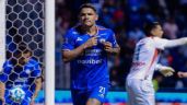 Foto ilustrativa de la nota titulada: Cruz Azul se aferra al liderato tras golear a San Luis; Andrés Montaño vuelve a anotar tras lesión