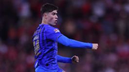 Foto que representa a Chivas gana el Clásico Tapatío frente a Atlas; Hormiga González anotó, pero falló un penal