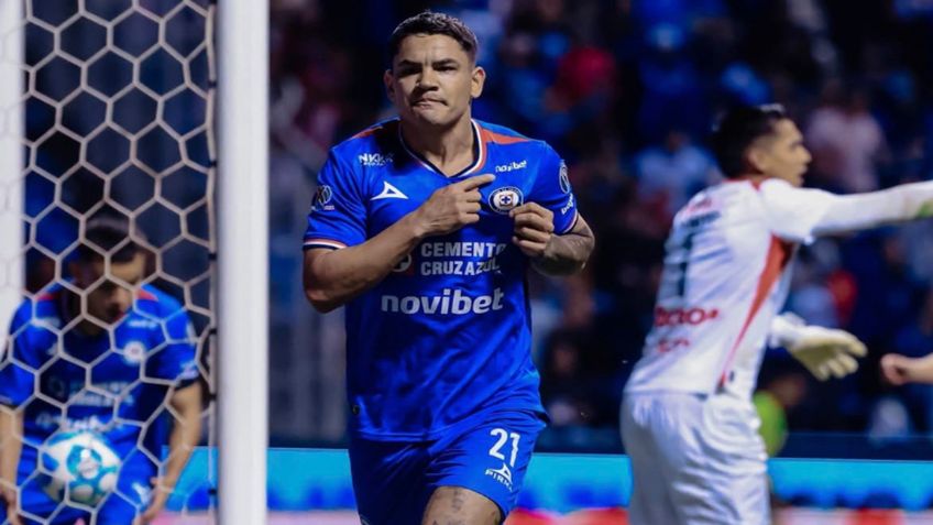 Cruz Azul se aferra al liderato tras golear a San Luis; Andrés Montaño vuelve a anotar tras lesión
