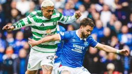 Foto que representa a Julián Araujo: Celtic gana el Clásico de Escocia a Rangers; fans invaden cancha del Ibrox Stadium
