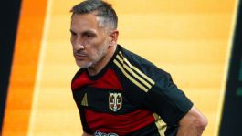 Foto que representa a ¡Ni el Chaco Gimenez los salvó! Peluche Caligari cae ante KRÜ FC en la Kings League México