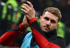 Foto ilustrativa de nota ¿Qué pasó con Santiago Giménez? Udinese aplasta al Milan ante la ausencia del mexicano