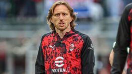 Foto que representa a ¿Qué pasó con Santiago Giménez? Udinese aplasta al Milan ante la ausencia del mexicano