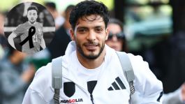 Foto que representa a Raúl Jiménez visita la ofrenda de Diogo Jota en Liverpool; así fue su amistad