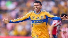 Foto que representa a Tigres arrolla a Chivas con 'gol de vestidor' de Ángel Correa; están en zona de Liguilla