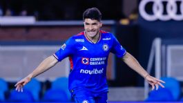 Foto que representa a Alerta en Cruz Azul: Larcamón revela la gravedad de la lesión de Nico Ibáñez
