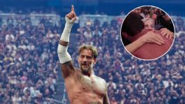 Foto que representa a CM Punk conmueve en WWE: abrazó a su mamá tras perder en WrestleMania 42 | VIDEO