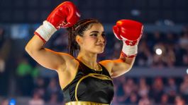 Foto que representa a Alana Flores confiesa por qué decidió retirarse del boxeo; Gala Montes celebra su caída