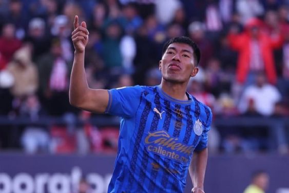 Foto de: Nueva baja para Chivas: Daniel Aguirre está lesionado; ¿se perderá la Liguilla?