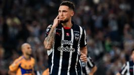 Foto que representa a Lucas Ocampos aclara polémico gesto con Rayados: “No fue dirigido hacia la afición”