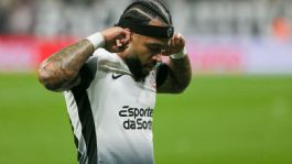 Foto que representa a ¿Por qué Memphis Depay llegó en helicóptero al Corinthians vs Internacional en Brasil?