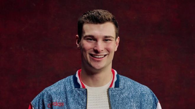 Foto ilustrativa de nota ¿Quién es el QB Fernando Mendoza y por qué no asistirá al NFL Draft 2026?