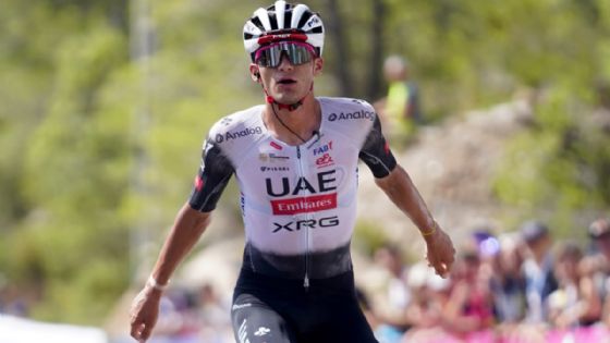 Inesperado abandono de Isaac del Toro: la caída que lo afectó en Itzulia 2026 | VIDEO