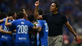 Foto que representa a Cruz Azul podría mantener a Joel Huiqui para el Apertura 2026; ¿De qué dependería?