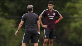 Foto que representa a Raúl Jiménez revela que se rompió el vestidor con Tata Martino en Qatar 2022: "Era estricto"