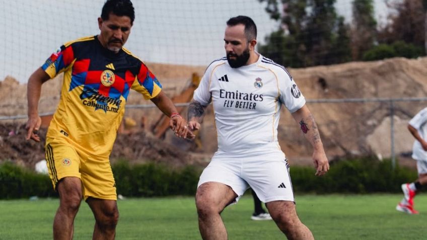 Carín León juega "cascarita" con Cuauhtémoc Blanco y otras leyendas del futbol mexicano