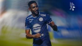 Foto que representa a La delicada lesión de Romario da Silva en el futbol hondureño que le dio la vuelta al mundo
