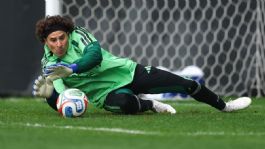 Foto que representa a Erik Lira y Memo Martínez destacan el impacto de Guillermo Ochoa en el CAR