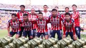 Foto ilustrativa de la nota titulada: La MILLONARIA cantidad que Chivas se embolsaría por prestar sus jugadores al Mundial 2026