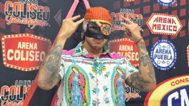 Foto que representa a Zandokan Jr. y su vínculo con la Virgen de Guadalupe en el CMLL: "Le encomiendo mi camino"