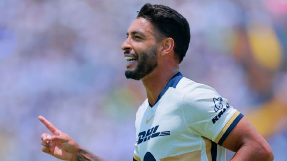 ¿Habrá maldición para Pumas? Nathan Silva tocó el trofeo de la Liga MX previo a la Final