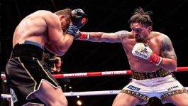 Foto que representa a ¡Milagro! Usyk sufre, pero frena a Rico Verhoeven por TKO, leyenda del kickboxing