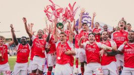 Foto que representa a Arsenal y su momento soñado: así levantó la Premier League tras 22 años de espera | VIDEO